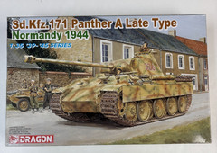 1/35 Dragon SD.Kfz.171 Panther A Late Type Normandy 1944 with 4 extras