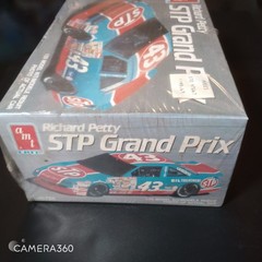 AMT Ertl Richard Petty STP Grand Prix #43 1/25 Model Kit #6728 Sealed 1990s
