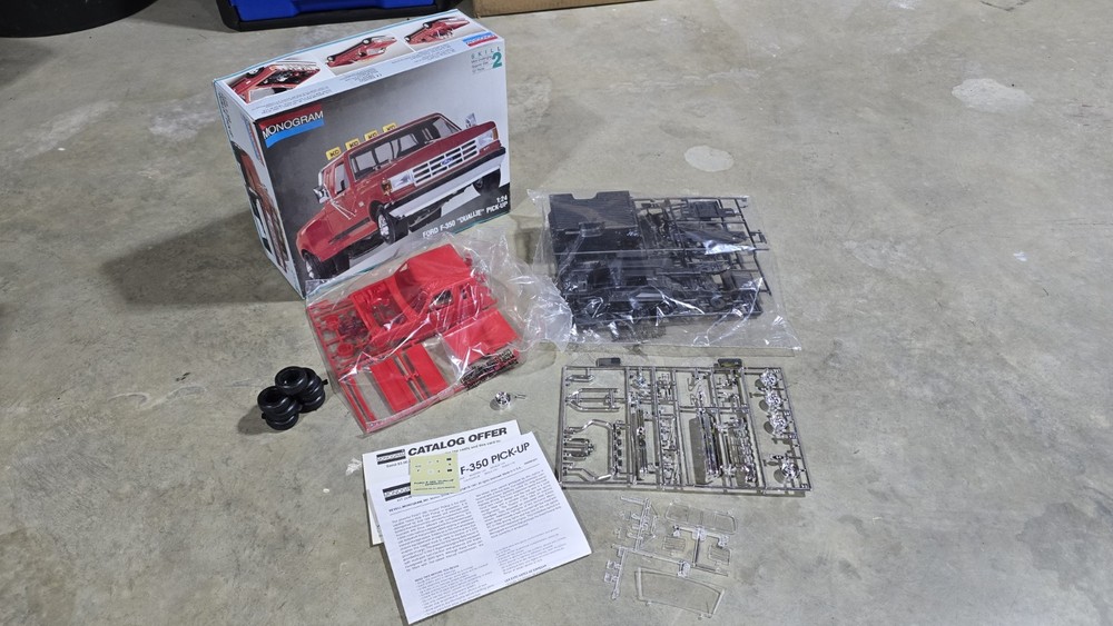 Monogram Ford F-350 Duallie Pickup Truck 1:24 Model Kit #2948 Complete Open Box