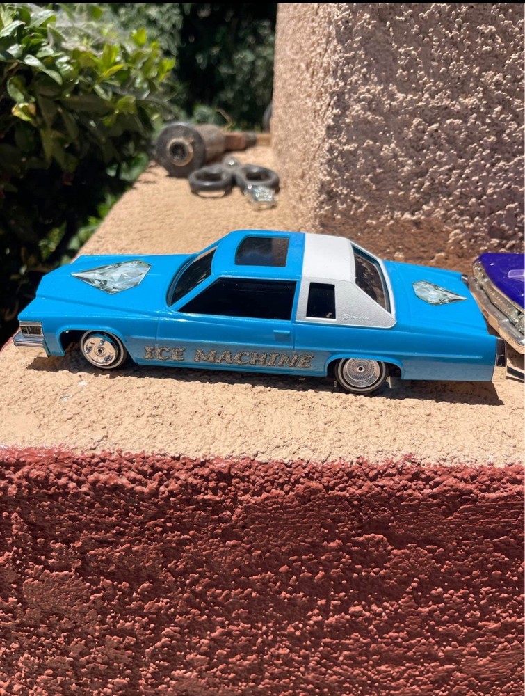 Vintage Lindberg Homie Hopper Ice Machine 79 Cadillac Lowrider 1/25