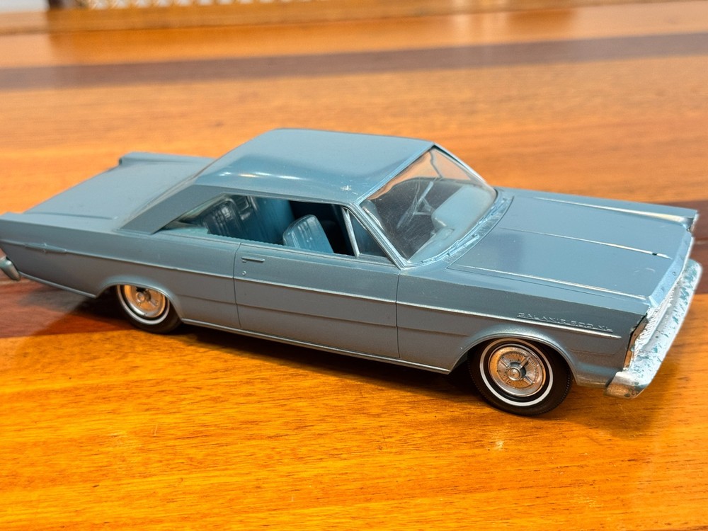 1965 Ford Galaxie 500 XL Dealership Promo Car 1:25 SCALE 8.25×3″