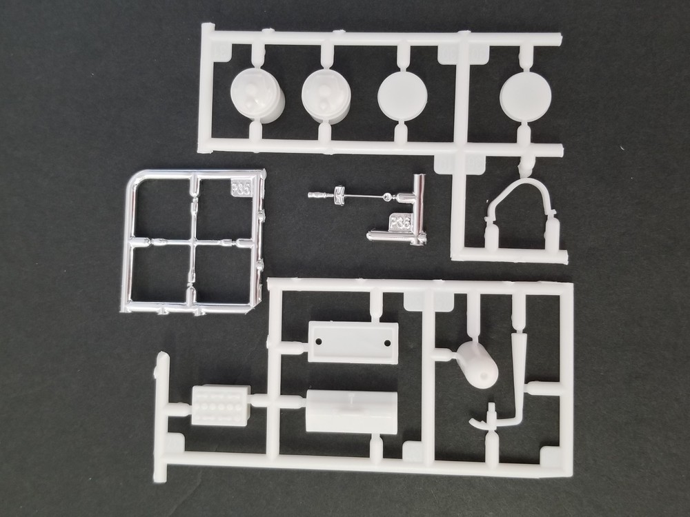 TOOLS TOOL BOX CANS EXTINGUISHER from 1963 Ford F100 AMT 1:25 Model Kit