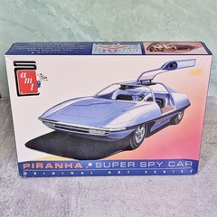 PIRANHA SUPER SPY CAR MODEL KIT AMT ROUND2 1/25 SCALE – NEW