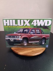 Aoshima 1/24 scale Toyota Hilux 4WD LN107 Pick-Up Double Cab Plastic model kit