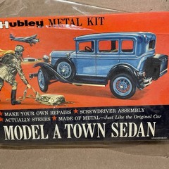 Orig vintage Hubley Model A Town Sedan Automobile Metal model kit UNUSED UNBUILT