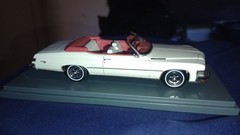 Neo Scale Models 1/43 1974 Buick LeSabre Convertible #44121 White and red