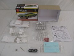 Round 2 AMT 1/25 Scale 1970 Buick Wildcat Hardtop Model Car Kit #AMT1379/12 New!