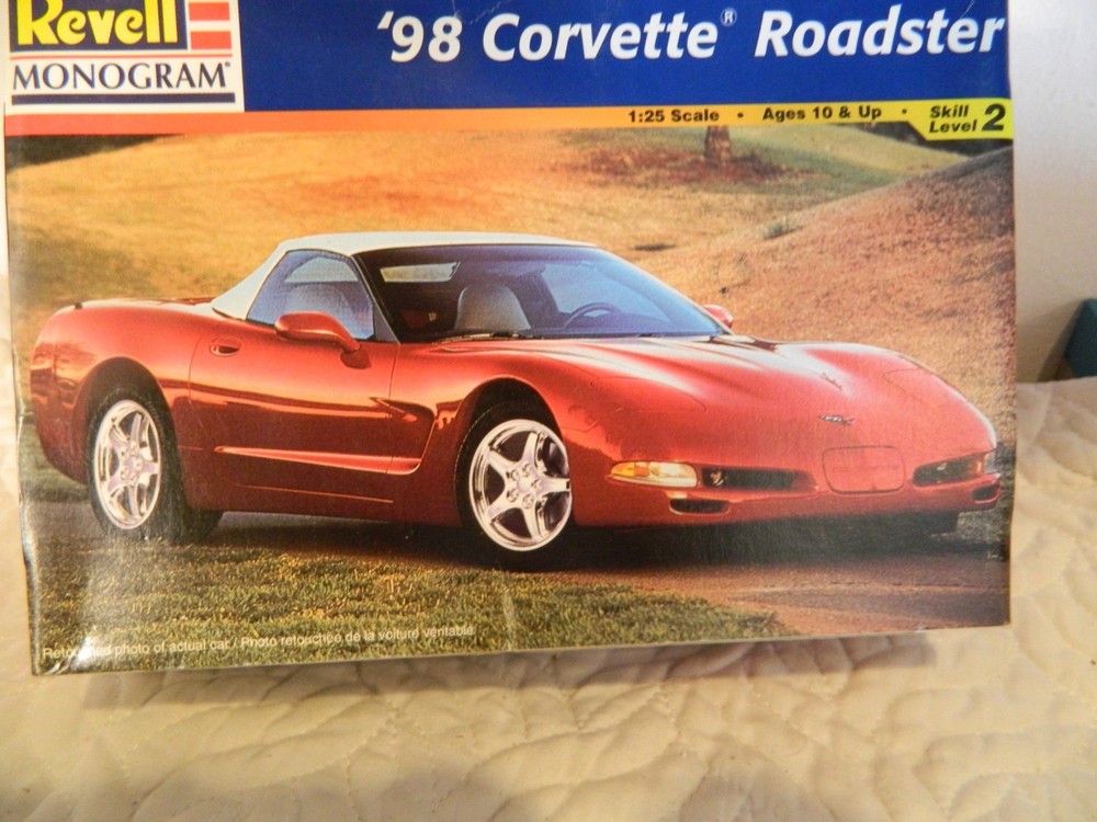 Revell ’98 Corvette Roadster Skill 2 Model Kit