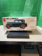 AMT ’32 Ford Vicky 1:25 Plastic Model Kit Molded in Color #6573 2905