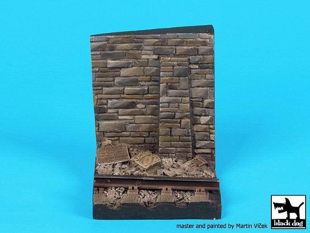 Black Dog 1/35 Wall with Railroad Track Section Diorama Base (55 x 55mm) D35098
