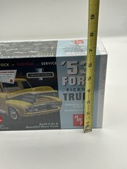 AMT ’53 Ford Pickup Truck 3in1 Retro Deluxe Trophy Series Kit AMT882