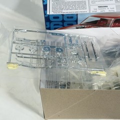AMT 1968 Camaro Z/28 Plastic Model Car Kit 1/25 Scale 868