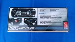 Vintage 2005 Chrysler 300C AMT 1/25 Scale Plastic Model Kit AMT-681