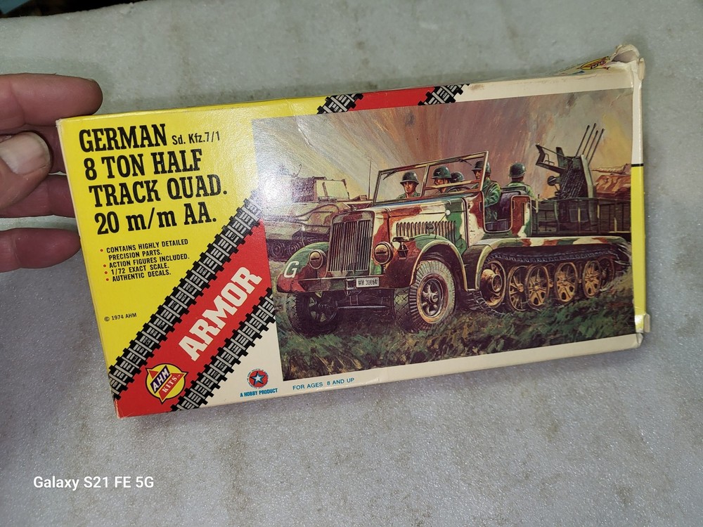 AHM German 8 Ton Half track Quad 20mm AA Gun Model Kit 1/72 Scale #552