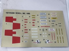 Revell H-1821:169 Honest John Missile with Mobile Carrier Box Scale