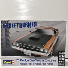 Revell ’70 Dodge Challenger T/A 2’n1 Streetburner 1:24 Model Kit 85-2596