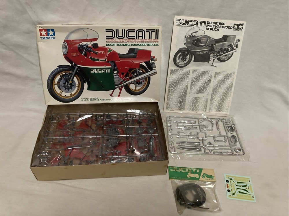 Tamiya 1:12 Scale Ducatil 900 Mike Hailwood Replica Model Kit # 14019 – New ￼