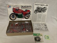 Tamiya 1:12 Scale Ducatil 900 Mike Hailwood Replica Model Kit # 14019 – New ￼