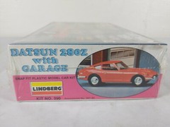 Datsun 280Z with Garage Lindberg SnapFit 1:32 Model Kit # 390