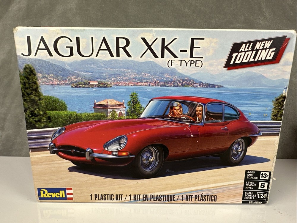 Revell Car Kit 1/24 Scale Jaguar XK-E (E-Type) Plastic Model Kit 85-4509