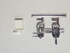 Diamond REO Truck Tractor LUBEREFINER & BRACKET for 1:25 AMT Model Kit
