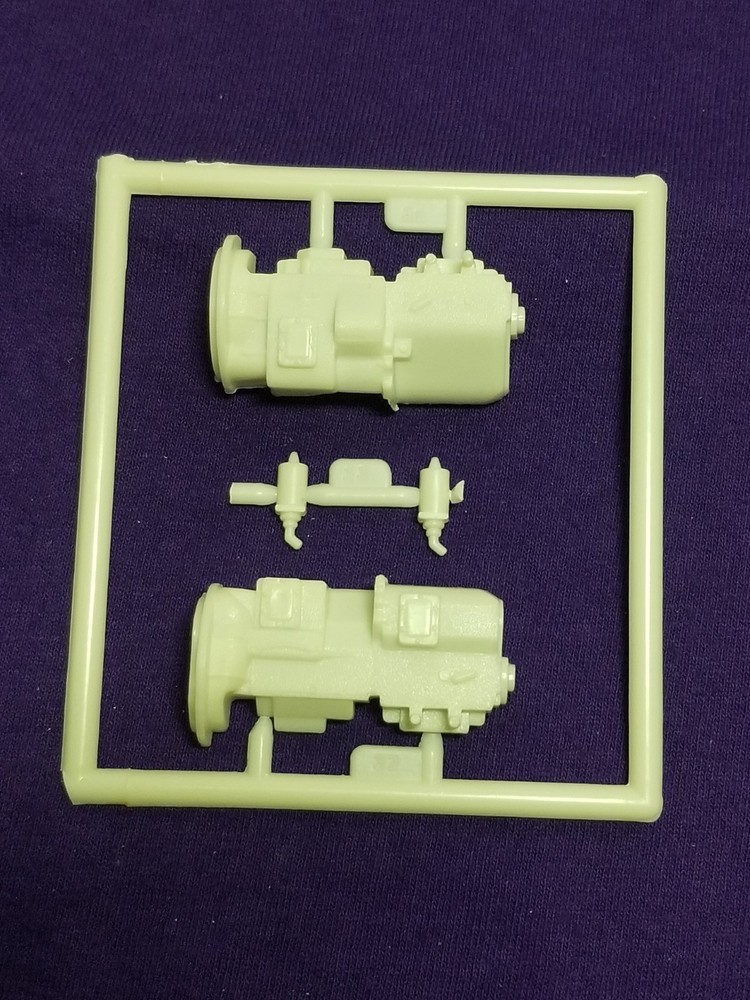 Diamond REO Truck Tractor TRANSMISSION & AIR CYLINDERS for 1:25 AMT Model Kit