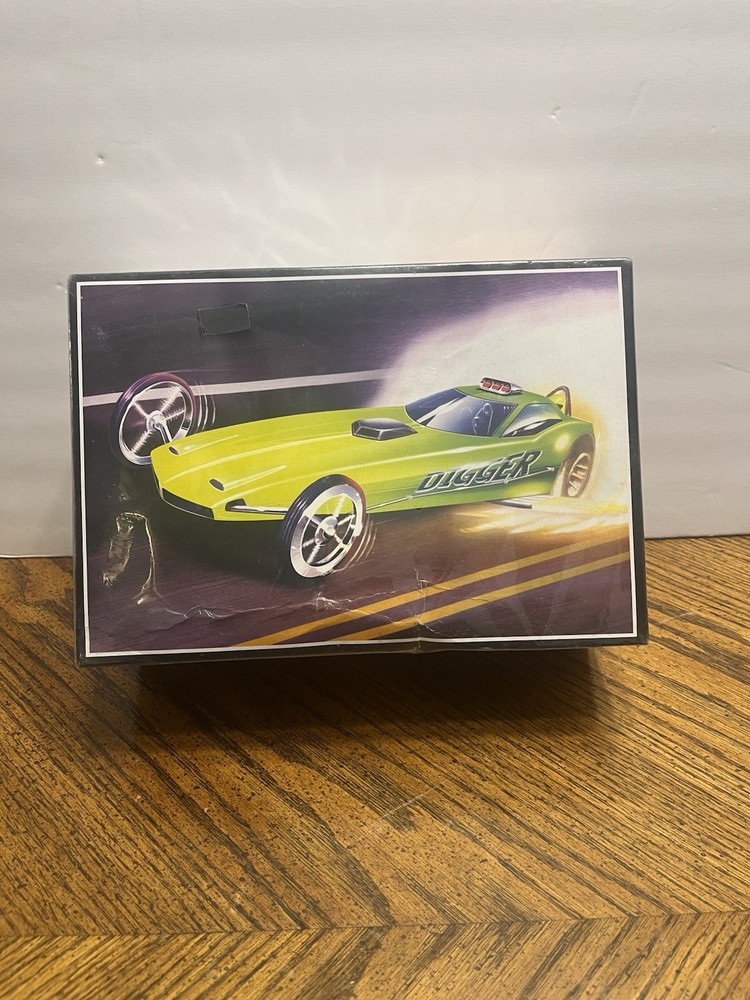 AMT 1/25 Scale Digger Hemi Cuda Dragster Factory Sealed