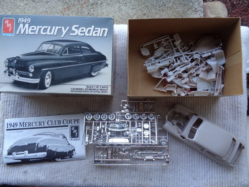 AMT # 6815 1949 MERCURY SEDAN Open Parts Kit Not Complete 1/25 Scale