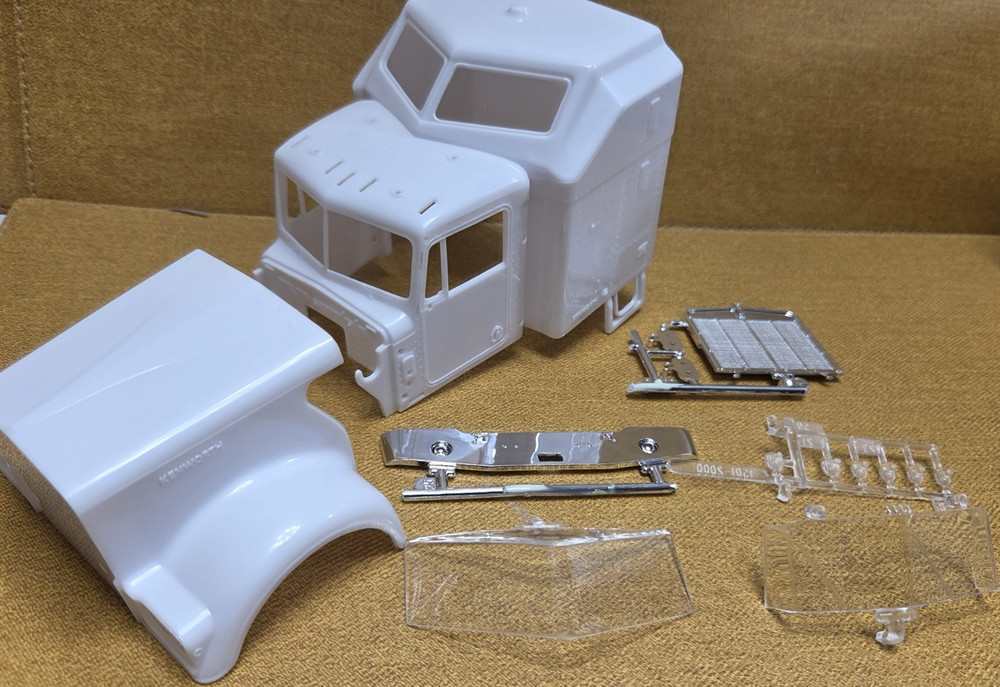 Kenworth W900 Aerodyne COMPLETE Cab Revell 1/25 NEW Model PARTS