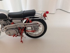 EBBRO 1/10 Honda CL72 Scrambler Red/Silver Finished