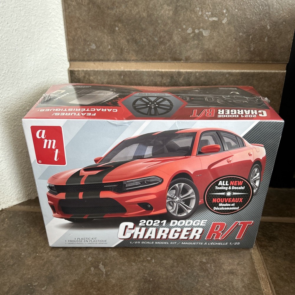 New 2021 Dodge Charger RT 1/25 AMT 1/25 Scale Model 1323M Sealed