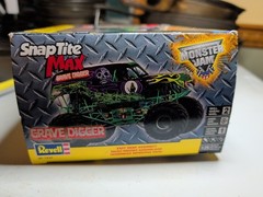 Revell Grave Digger Monster Truck 1/25 Model Kit New Sealed 2002 Kit # 85-1901
