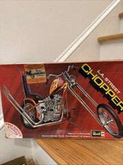 Revell L.A. Street Chopper Classic Harley Knucklehead 1/8 Model Kit