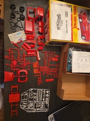 1:25 REVELL Twin Pack CHEVY STREET PICKUP 350 & 56 FORD F-100 Model Kit Trucks