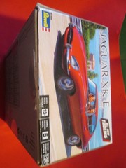 REVELL PLASTIC MODEL KIT JAGUAR XK-E (E-TYPE) 1/24 SCALE MODEL CAR 85-4509 used