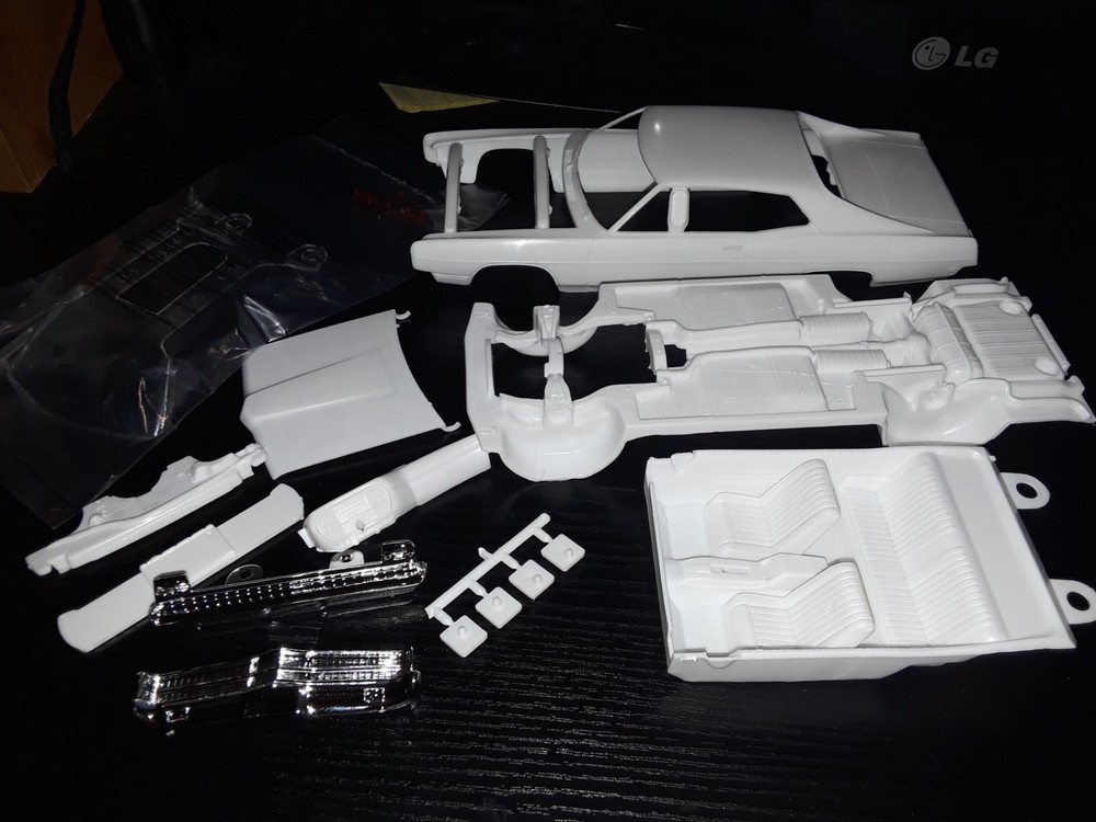 1/25 scale Model car parts AMT 1969 Galaxie Body chassis Interior