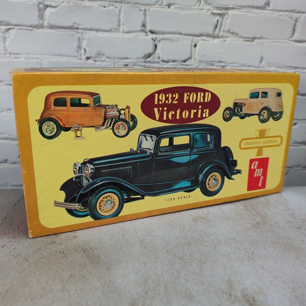 AMT 1932 Ford Victoria 1/25 Trophy Series Open Incomplete Model Kit