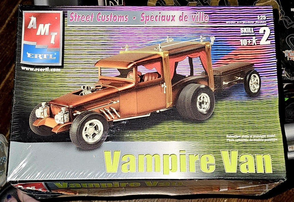 AMT ERTL Vampire Van Street Customs Model Car Kit #31772 Scale 1:25 New Sealed