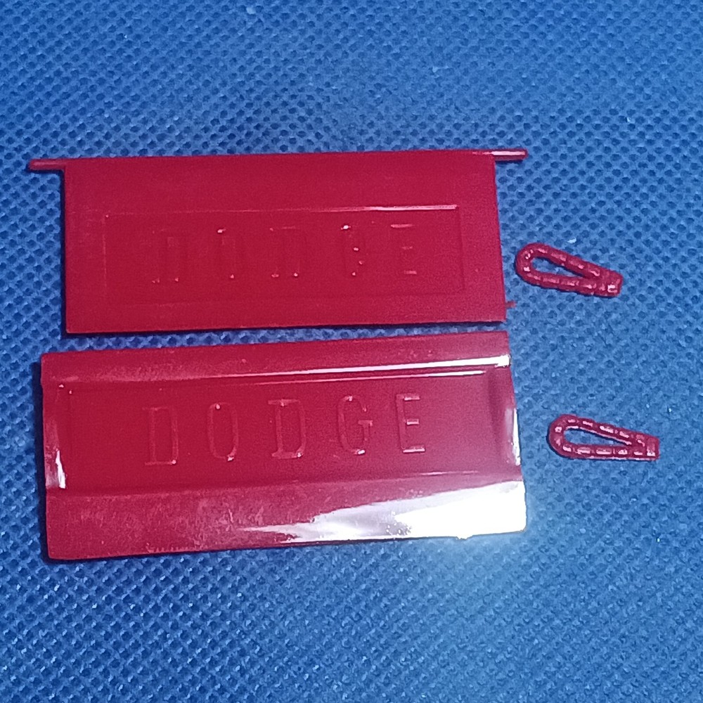 🌟 Tailgate & Chains Little Red Wagon 1:25 Scale 1000s Model Car Parts 4 Sale