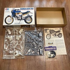 Tamiya 1/12 Honda NXR750 Motorcycle Plastic Model Kit Paris-Dakar Rally Winner