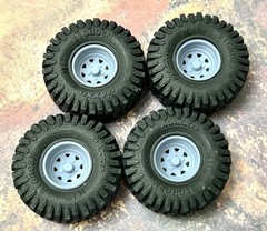 1/24 Scale: 15-Inch “Wagon Wheels” W/ Huge 35-inch Mud Tires. Resin