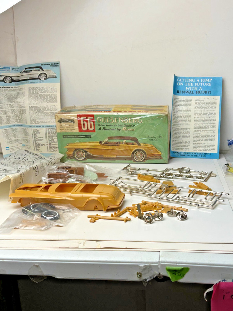 Renwall 1/25th Scale 1966 Duesenberg Model Kit with Box