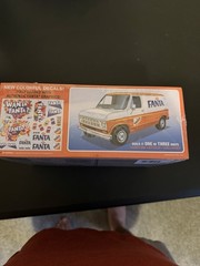 AMT ’77 Ford Fantasy Van Fanta 1:25 Plastic Model Kit w/ Decals