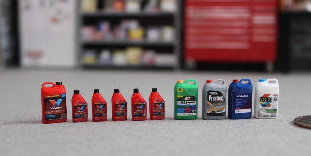 1/18 – 1/24 Valvoline Red oil products; Diorama Shop Austin’s Garage; 10 items
