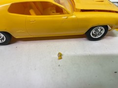 1/25-1/24 REVELL 1971 PLYMOUTH GTX YELLOW BUILT PARTS MODEL CAR KIT