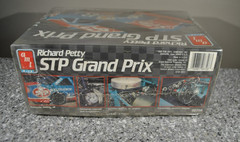 1990 Amt Ertl 43 Richard Petty STP Grand Prix Pontiac 1:25 Model Kit 6728 SEALED