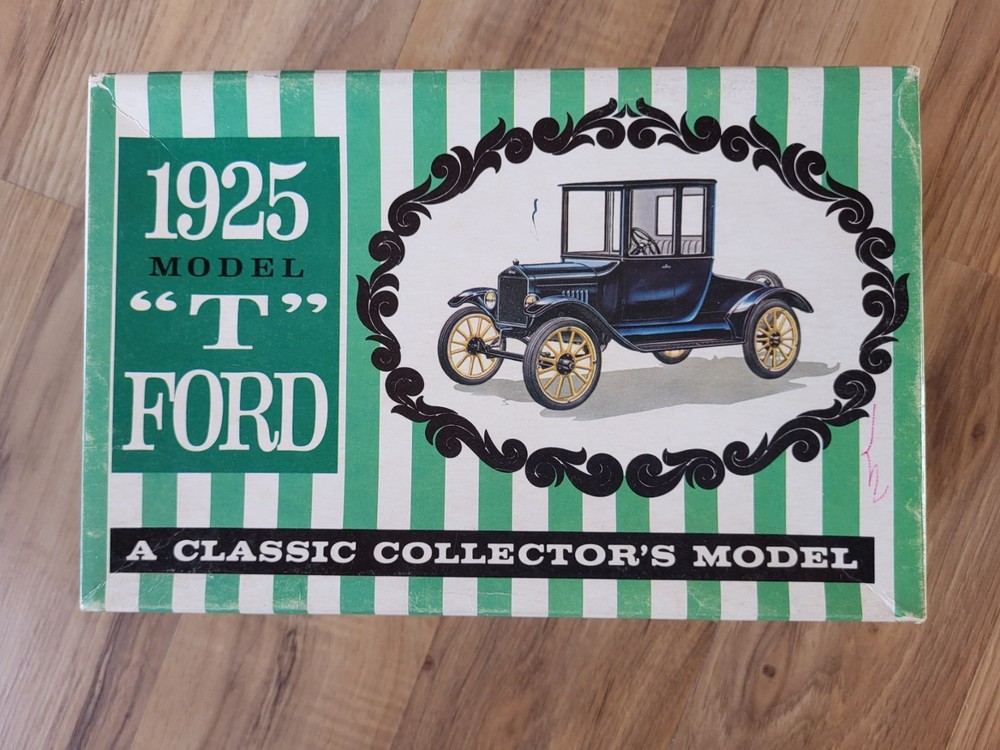 Vintage 1925 Model T Ford 1:25 Scale Model Kit