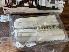 ATLANTIS WHITE-FRUEHAUF OREGON CHIEF GAS TRUCK MODEL KIT #H1029 OPEN BOX 1/48