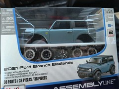 Maisto Assembly Line 2021 Ford Bronco Badlands 1:24 SC Diecast Model Kit 39535
