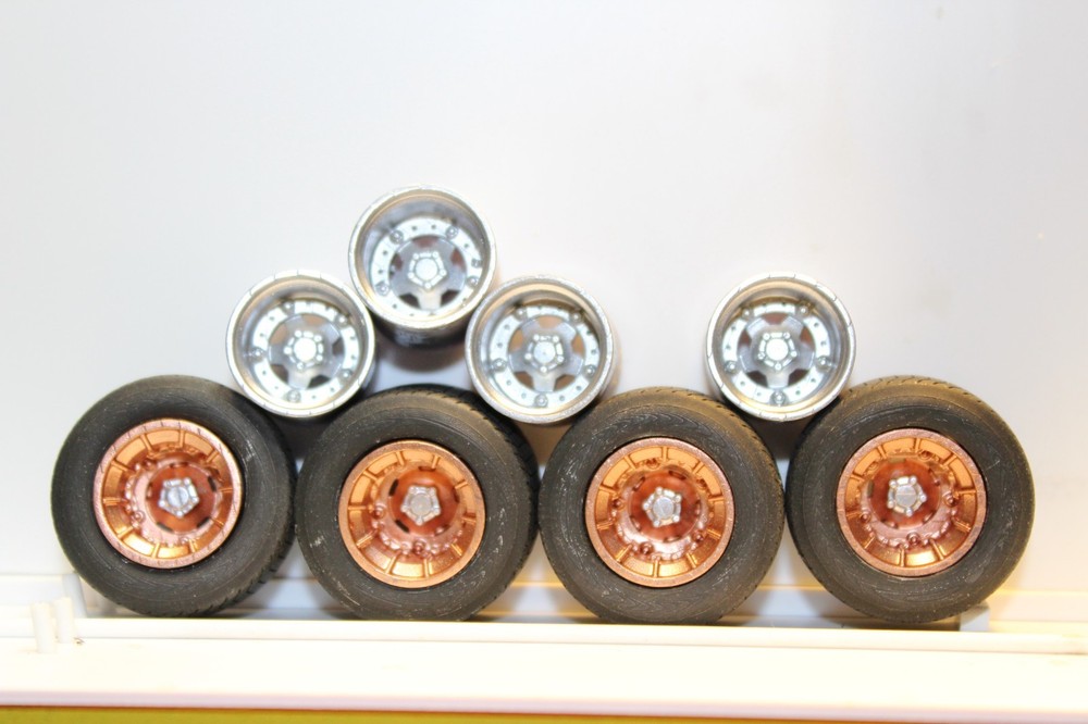 W-8 Free set of wheels with your New model car dirt track tires 1/25 scale,